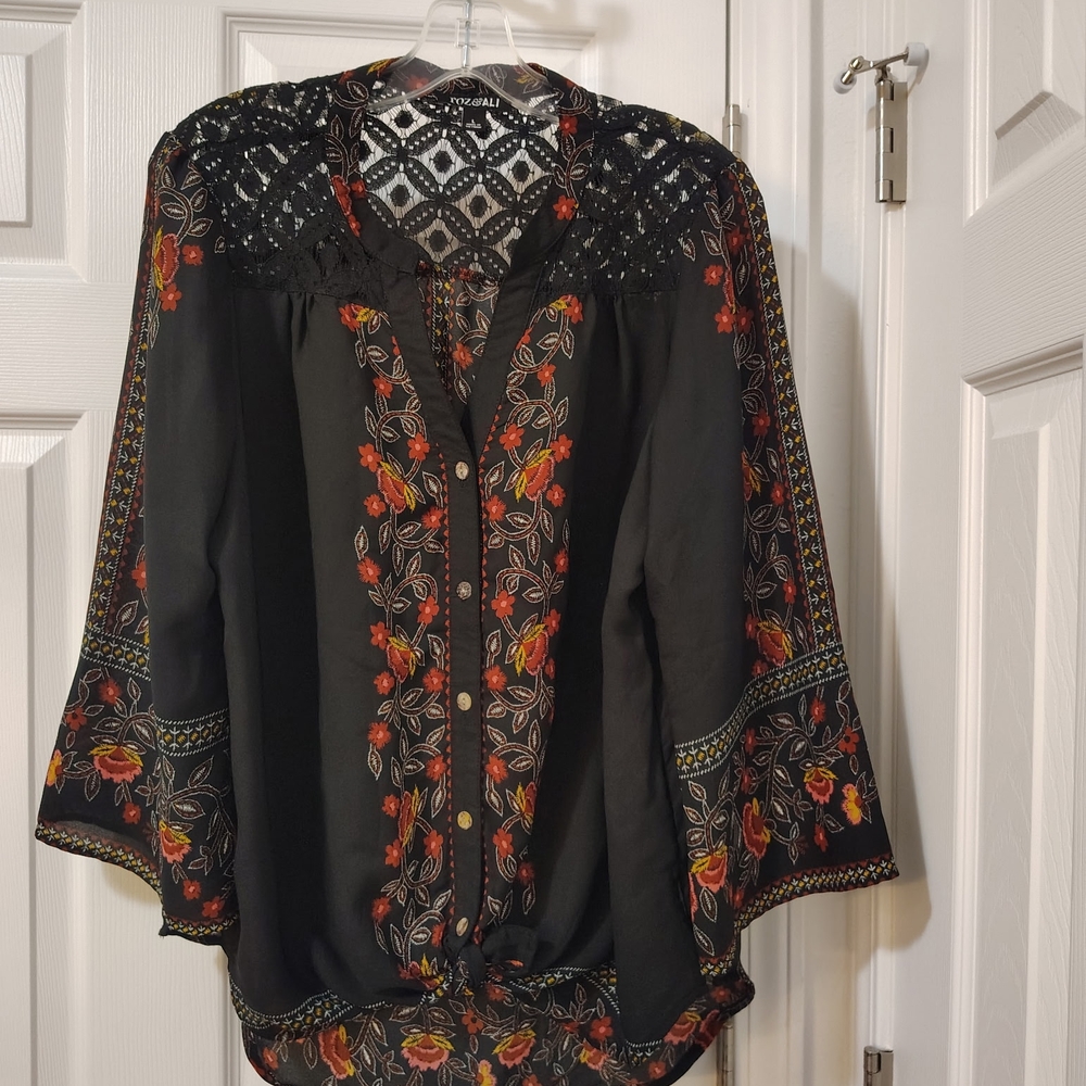 Roz & Ali Floral Embroidered Black Blouse